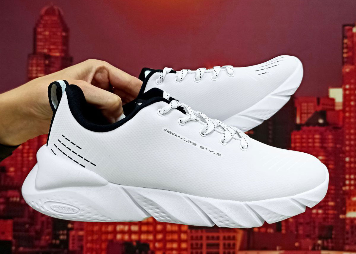  Білі кросівки: топ секретів із догляду для збереження кольору